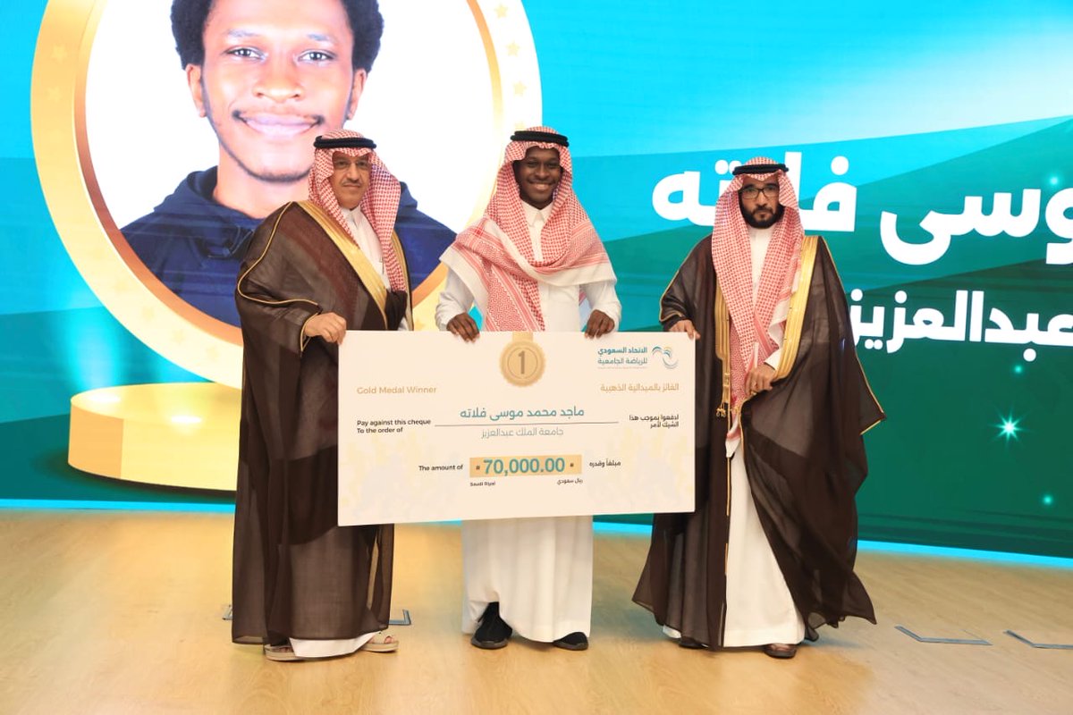 moe_gov_sa's tweet photo. وزير التعليم يُدشّن الموسم الرياضي الخامس عشر للاتحاد السعودي للرياضة الجامعية @Susfchannel، ويُكرّم الجامعات الفائزة في مؤشر الأداء.

https://t.co/2p36LOgg2Y https://t.co/zTOEwgqxBj