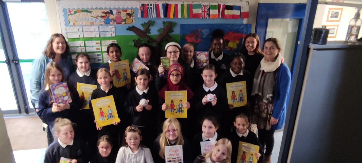 StJohnslk's tweet photo. Congratulations to our European Day of Languages quiz winners. Lisa from @EDNIP1 presented the winners with their prizes last Friday. Thank you to EDNIP for sponsoring the lovely prizes. We were very grateful for the wonderful gifts. https://t.co/FbUYMFzJbK