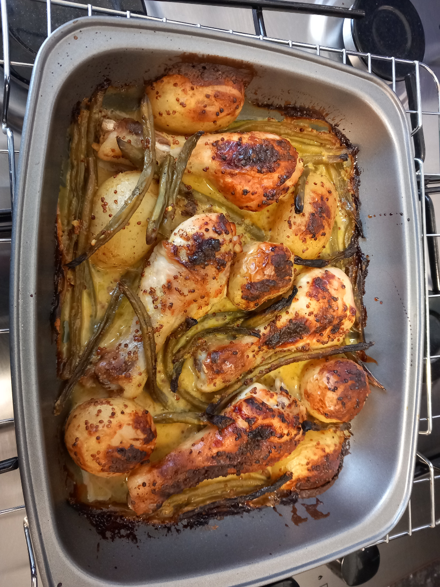 thsportsmouth's tweet photo. Students at The Bay Campus have made honey, mustard and crème fraiche baked chicken and beef keema with rice in catering today. It tasted as good as it looked. #growlearnachieve https://t.co/wFkxyxhras