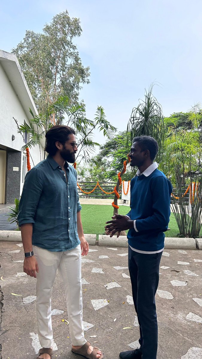 JoshPradeep2's tweet image. With My Hero @chay_akkineni 
Special Thanks To @SubbarajuSiva  nenu photo diginappdu Na Mass  Fanisam kosam Chaitanya Garu ki Chepavu Chaitanya babu kuda baga recive chesukunnaru   thank you #Subbu