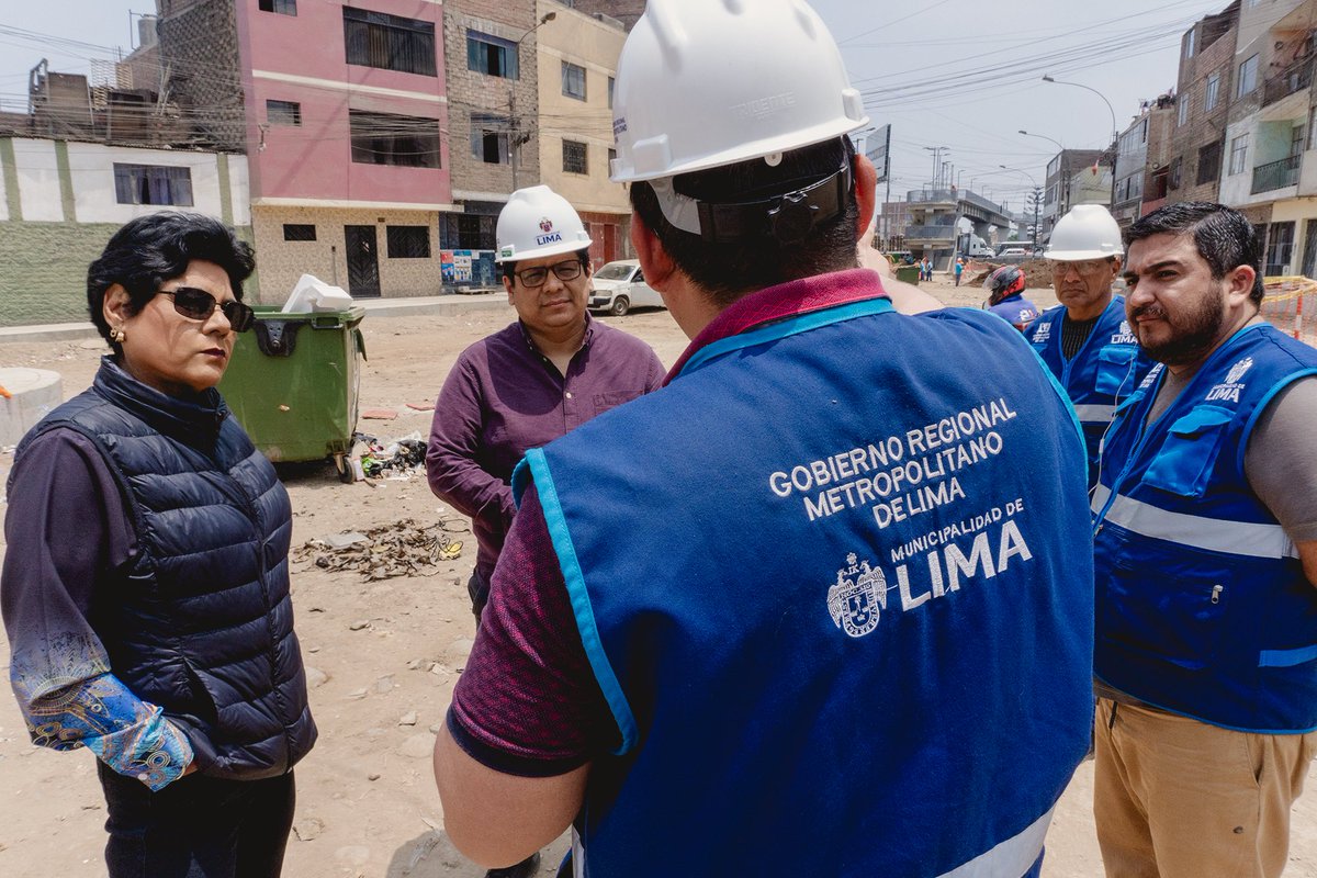 NormaYarrowL's tweet image. Las obras para el mejoramiento del tránsito vehícular y peatonal de la Av. Miguel Grau y el Jr. Isidro Alcíbar en San Martín de Porres, están atrasadas. Los técnicos del Gobierno Regional de #Lima señalan que #Sedapal indica interferencias y por ello la demora. Precisan que el…