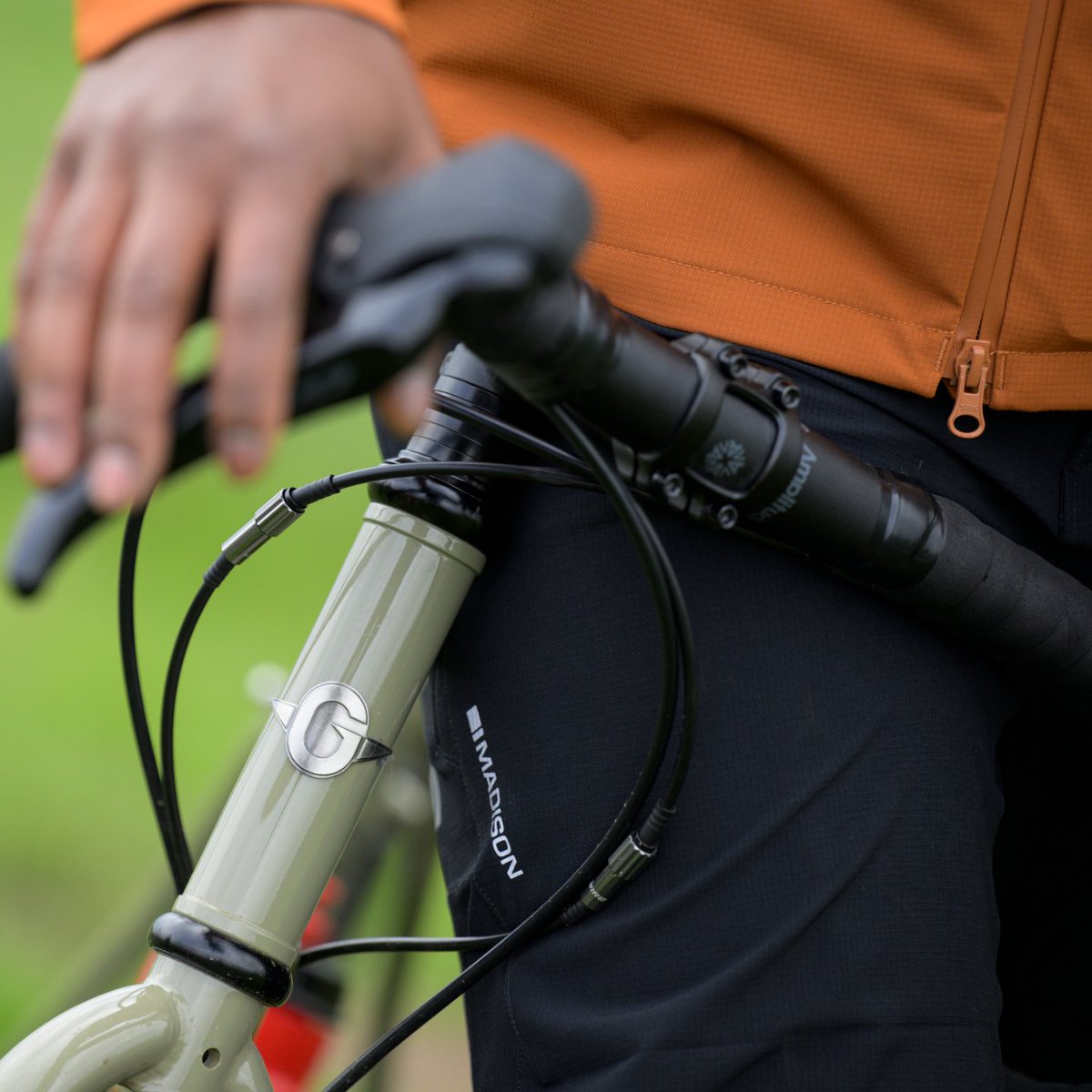 GenesisBikesUK's tweet photo. The all-new Croix de Fer 30 blends modern design and top spec. With Shimano GRX hydraulic disc brakes, 160mm rotors and 2x10 GRX drivetrain this is a true do-it-all machine. Discover here: https://t.co/nfAFpZjfS2. #nextgengenesis #genesisbikes #genesisbicycleclub #gbc https://t.co/y7Bs91G7uo