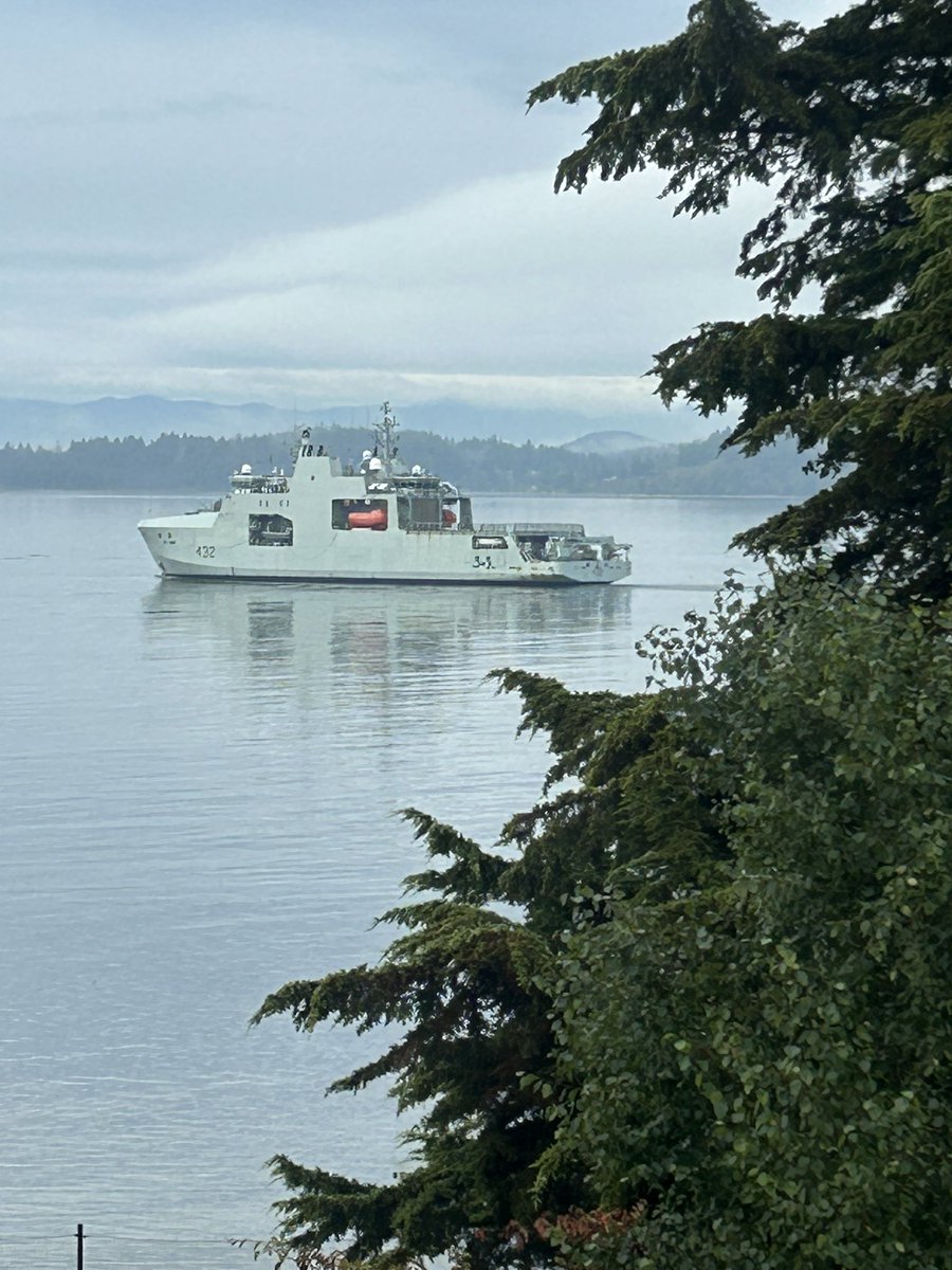 RCNintheUSN's tweet image. Throw back to last Monday where I caught a glimpse of #maxbernays heading to sea for a week of local Force Generation. It was a busy week for #CANFLTPAC with VAN deployed, OTT, REG and MAX at sea conducting FG, EDM and YEL deployed, and 4 x Orcas out as well. CFP is keeping busy!