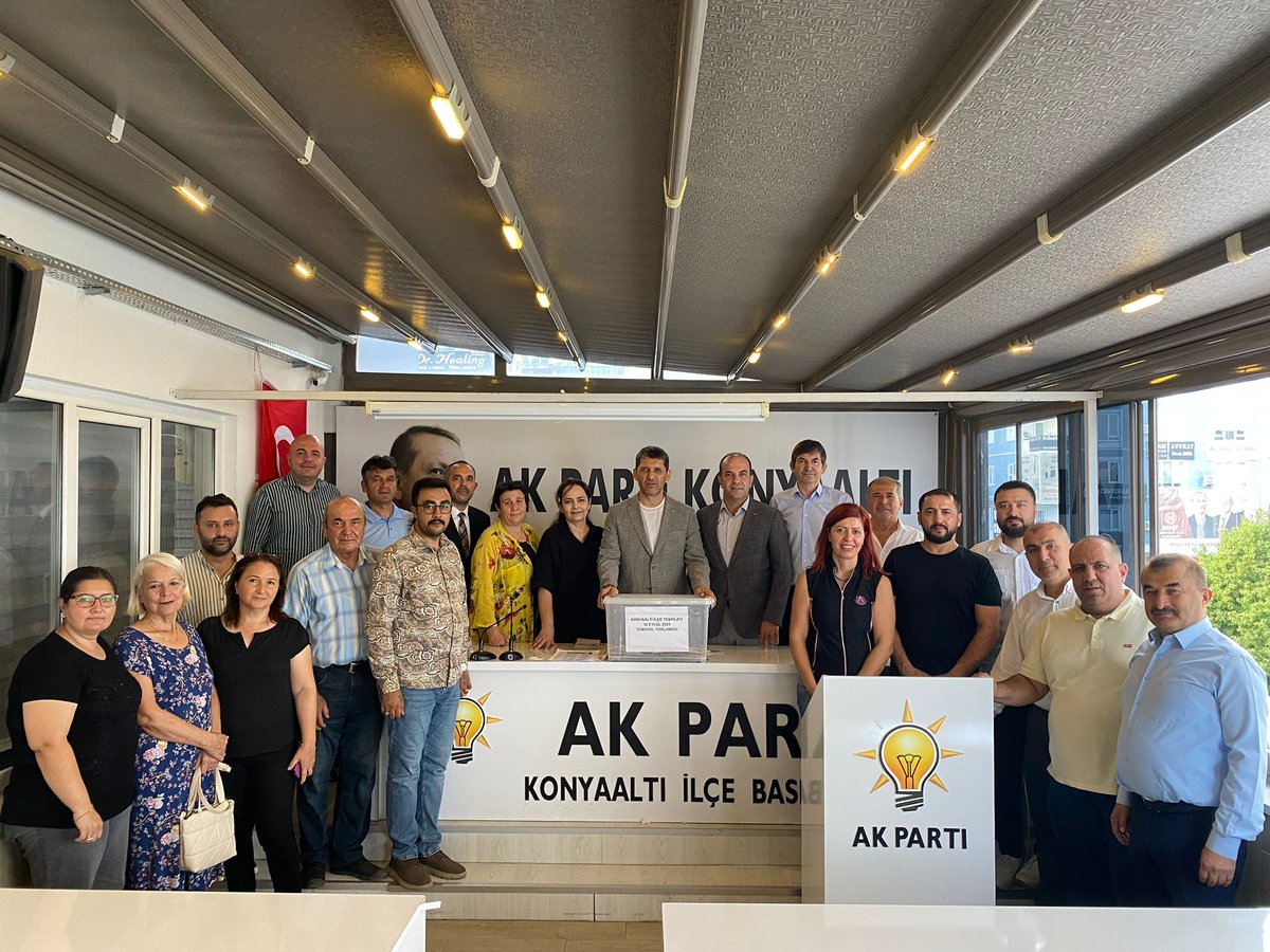 KonyaaltAk's tweet photo. İl Başkanımız  Ali Çetin ve  Yönetimi , İlçe  Yönetimimiz,Kadın Kolları Başkanımız ,Gençlik  Kolları Başkanımız ve Yönetimleri,Mahalle Başkanlarımız ve Meclis Üyelerimizin de katılımıyla 6. Olağan  Kongre Sürecinde İlçe Başkanlığı Adaylığı Temayül yoklamamızı  gerçekleştirdik. https://t.co/1aK7q0b8Yj