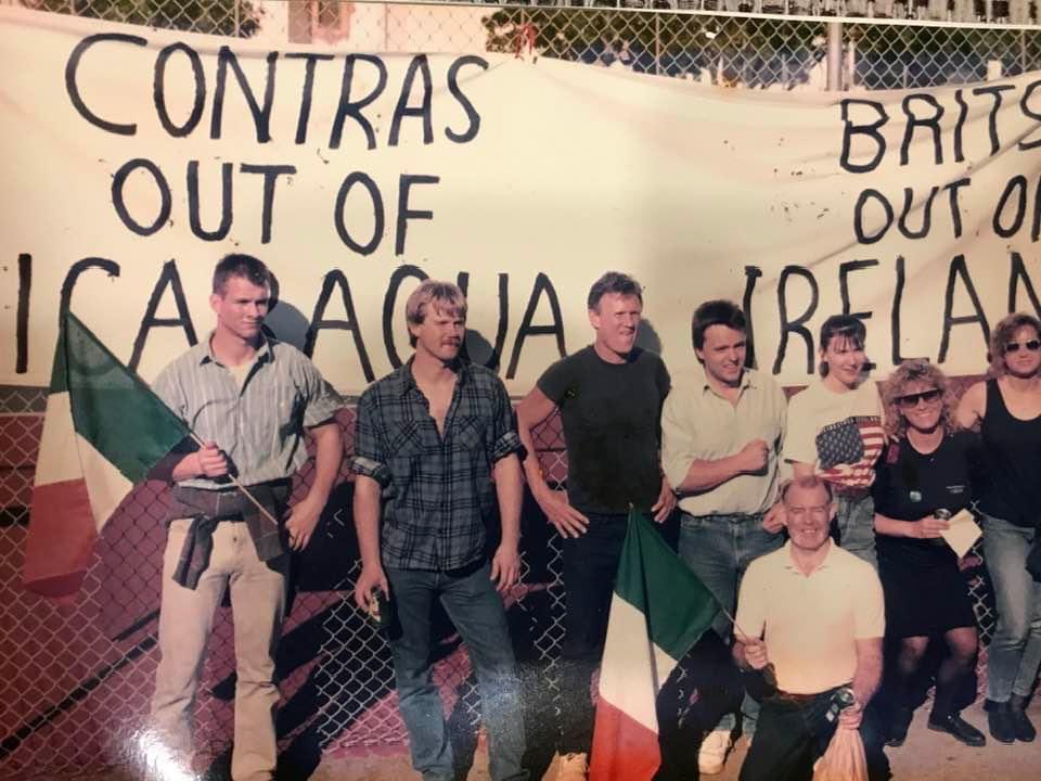 Kris Kristofferson pictured in San Francisco, 1988, where he spoke out against British rule in Ireland, and imperialism across the globe.

Suaimhneas síoraí air🕊️