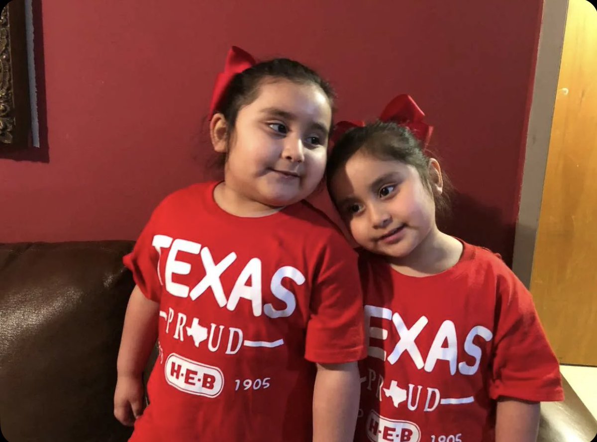 zoeemonique's tweet photo. 9/28@3:30am I received a phone call that my parents house was on fire. My parents&amp;sisters lost everything. The only thing that didn’t burn in the kitchen was a 40pack of HCF water from @HEB my sister go as Heb partners for career day to support me there fav Heb partners😭🥺 https://t.co/mxh5JwseMT