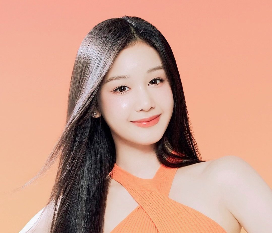 〈 𝗦𝘂𝗻-𝗸𝗶𝘀𝘀𝗲𝗱 𝗮𝗻𝗱 𝘀𝘁𝘂𝗻𝗻𝗶𝗻𝗴 〉 ++ 황금빛 빛에 물든 여신, ❤︎.