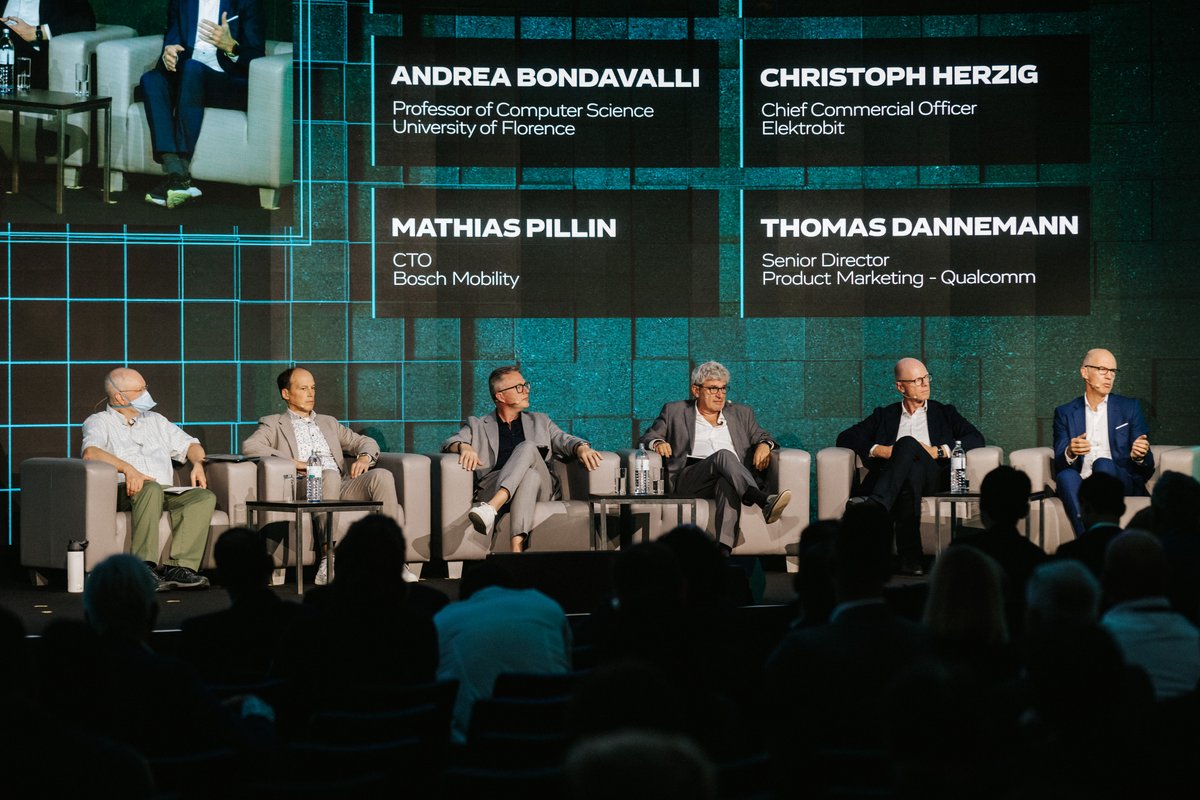 Qualcomm_FR's tweet image. Comment garantir la sécurité et fiabilité des véhicules autonomes ? À #TheAutonomousMainEvent Thomas Dannemann, directeur marketing produit, a rejoint des leaders du secteur pour discuter des architecture des véhicules et de l&apos;amélioration de la sécurité via l&apos;IA et les capteurs.