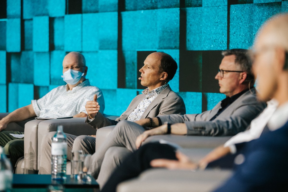 Qualcomm_FR's tweet image. Comment garantir la sécurité et fiabilité des véhicules autonomes ? À #TheAutonomousMainEvent Thomas Dannemann, directeur marketing produit, a rejoint des leaders du secteur pour discuter des architecture des véhicules et de l&apos;amélioration de la sécurité via l&apos;IA et les capteurs.