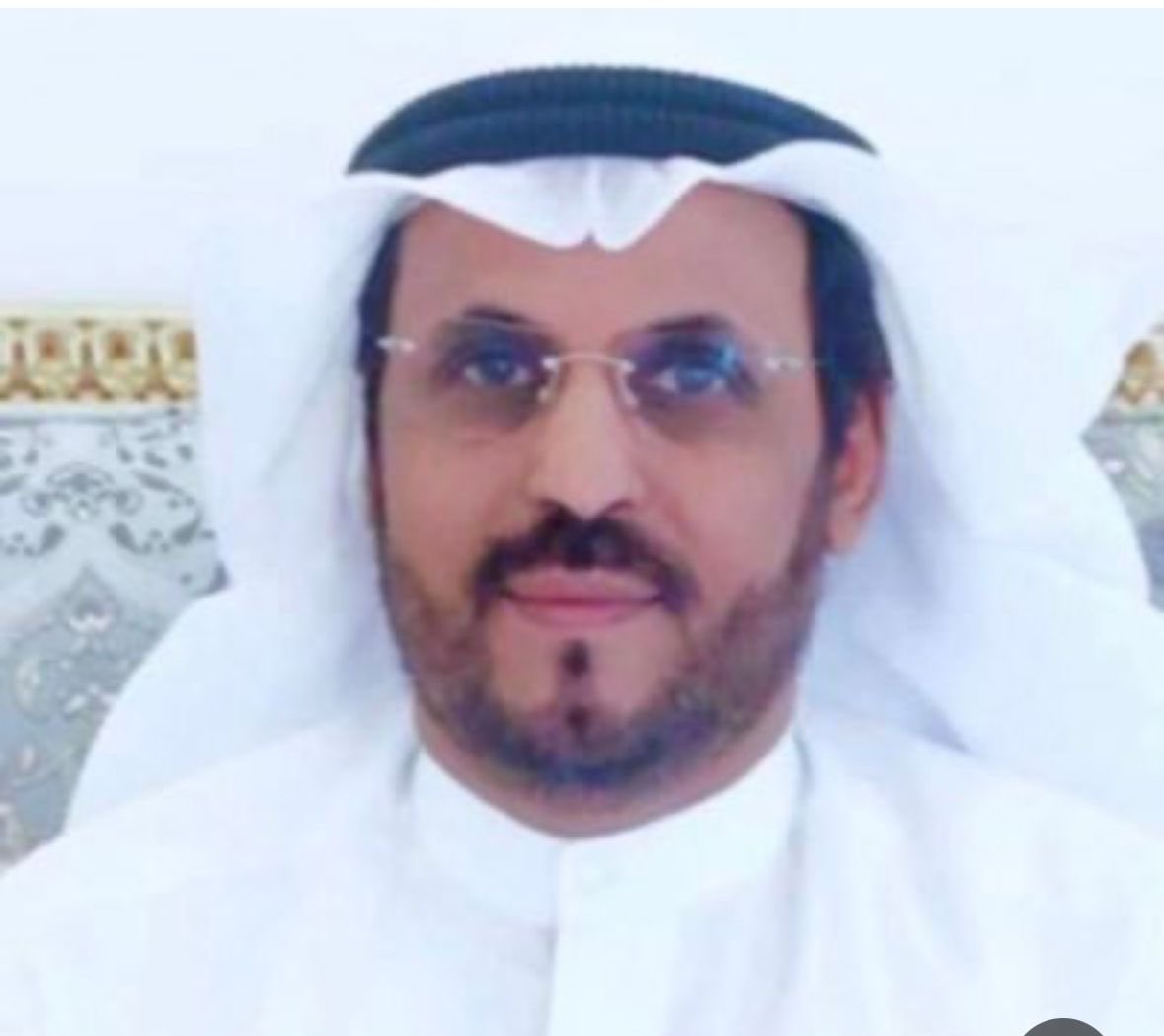 BreakNews_kw's tweet photo. المحامي/مبارك العظيمان

في الثمانينات اثناء حرب العراق وايران
يغلق الخبازين في الكويت ايام المآتم والاحزان
وفي مرة اغلقوا لمدة اسبوع
وجاع اهل الكويت لفقدان الخبز
فاتخذ الشيخ جابر وسعد قرارا شجاعا بانشاء شركة المخابز
ونتمنى اليوم انشاء شركة لانشطة الذهب واخرى لمزاولة الصرافه يعمل بها ابنائنا
#مجلس_الوزارء