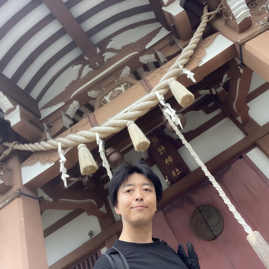 大事だから毎月言おう。一日は神社へ『お朔日参り』に行こう。成功者の絶対習慣。メンタルがめっちゃ整うよ。無理に神様を信じようって話じゃない。純粋に自分の心と向き合う場。日頃の感謝と今後の決意を宣べる。あとは行動あるのみ！願うだけじゃ何も叶わない。みんな知らない【真の開運】方法とは…