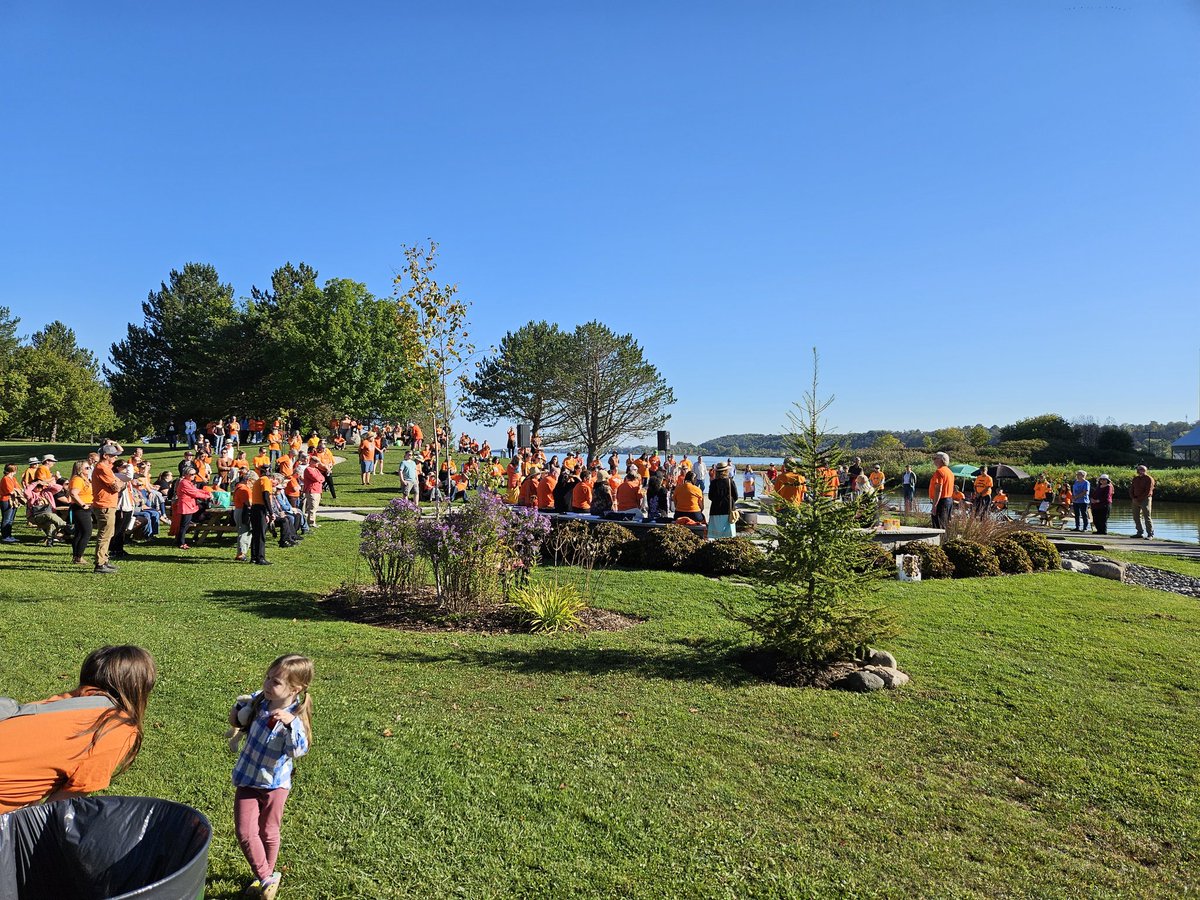 DCBishopOSPS's tweet photo. @OwenSoundPolice Great to see a good turnout for  #NationalDayofTruthandReconciliation on a beautiful sunny day. https://t.co/xCfzArEoL6