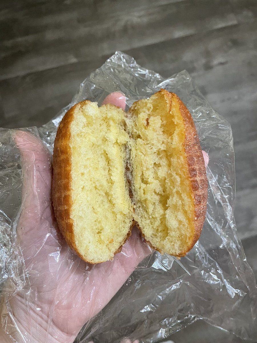 flambebae's tweet photo. Ordered a 6 pack from @suzyqdoughnuts yesterday and they gave the pumpkin cheesecake with no filling. I drive back there today and they’re closed for maintenance. Now I have to waste more gas to drive back a third time bc they didn’t pipe a donut. https://t.co/ByzDaN2CFl