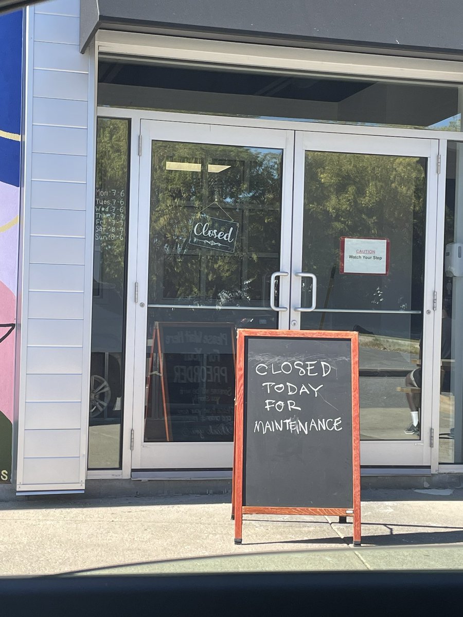 flambebae's tweet photo. Ordered a 6 pack from @suzyqdoughnuts yesterday and they gave the pumpkin cheesecake with no filling. I drive back there today and they’re closed for maintenance. Now I have to waste more gas to drive back a third time bc they didn’t pipe a donut. https://t.co/ByzDaN2CFl