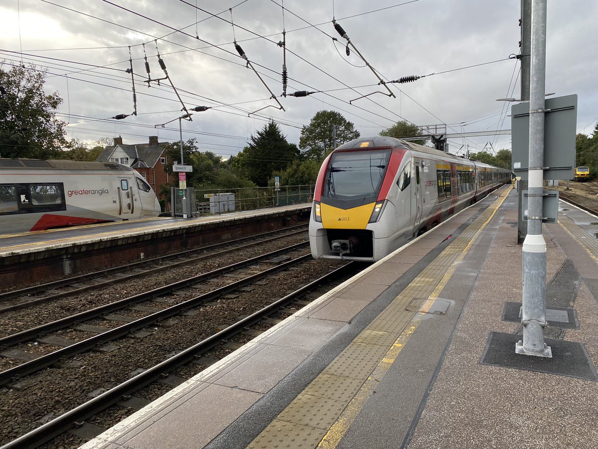 loypass_SCCar's tweet image. 🚄 A GEML blast from the very rear of 745 003. @greateranglia #class745 #greateastern #FLIRT #Stadler