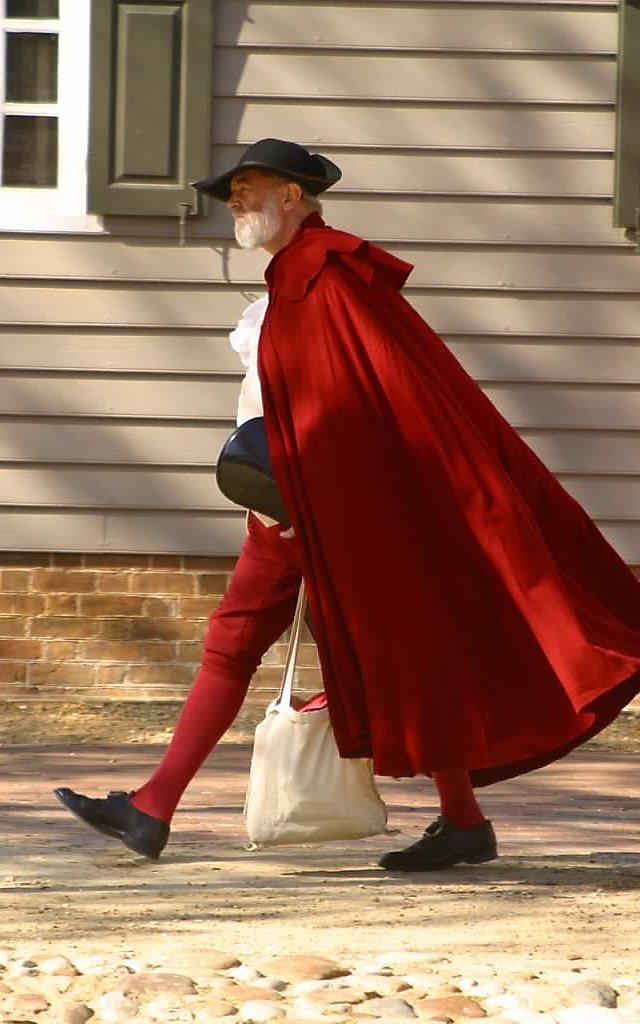 scl901's tweet photo. #atouchofRed A heavy touch of red. Colonial Williamsburg. https://t.co/j46H5RFqlh