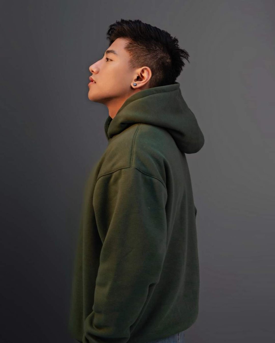 Cheery00943's tweet photo. Umiiyak na lng tlga tao nato di habang nanood ng live huhu

#HBDVrixGallano
@ItsVrixGallano https://t.co/LPIJZKccJY