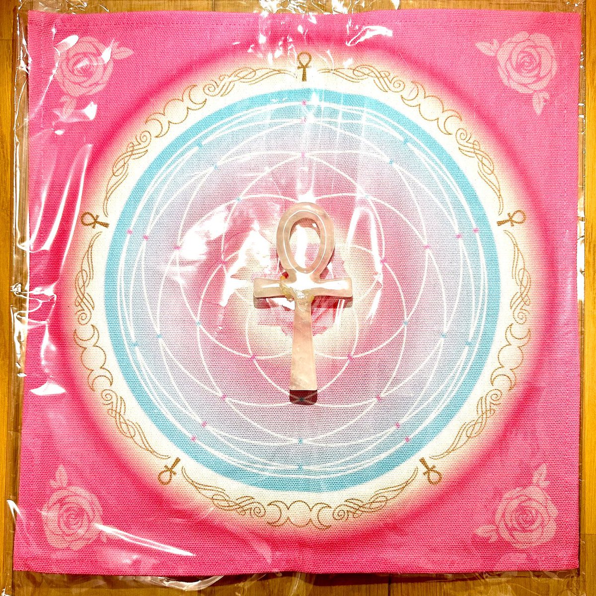 Kenta1156's tweet photo. 残り一点🌹女神神殿に祭壇に最光なサイズです😊🌈
NEW✨タキオン化✨女神神殿タペストリー小サイズ✨
https://t.co/NGfPprQcg8
#女神 #女神神殿 #goddess #goddesstemple https://t.co/xbxgdeMPuC