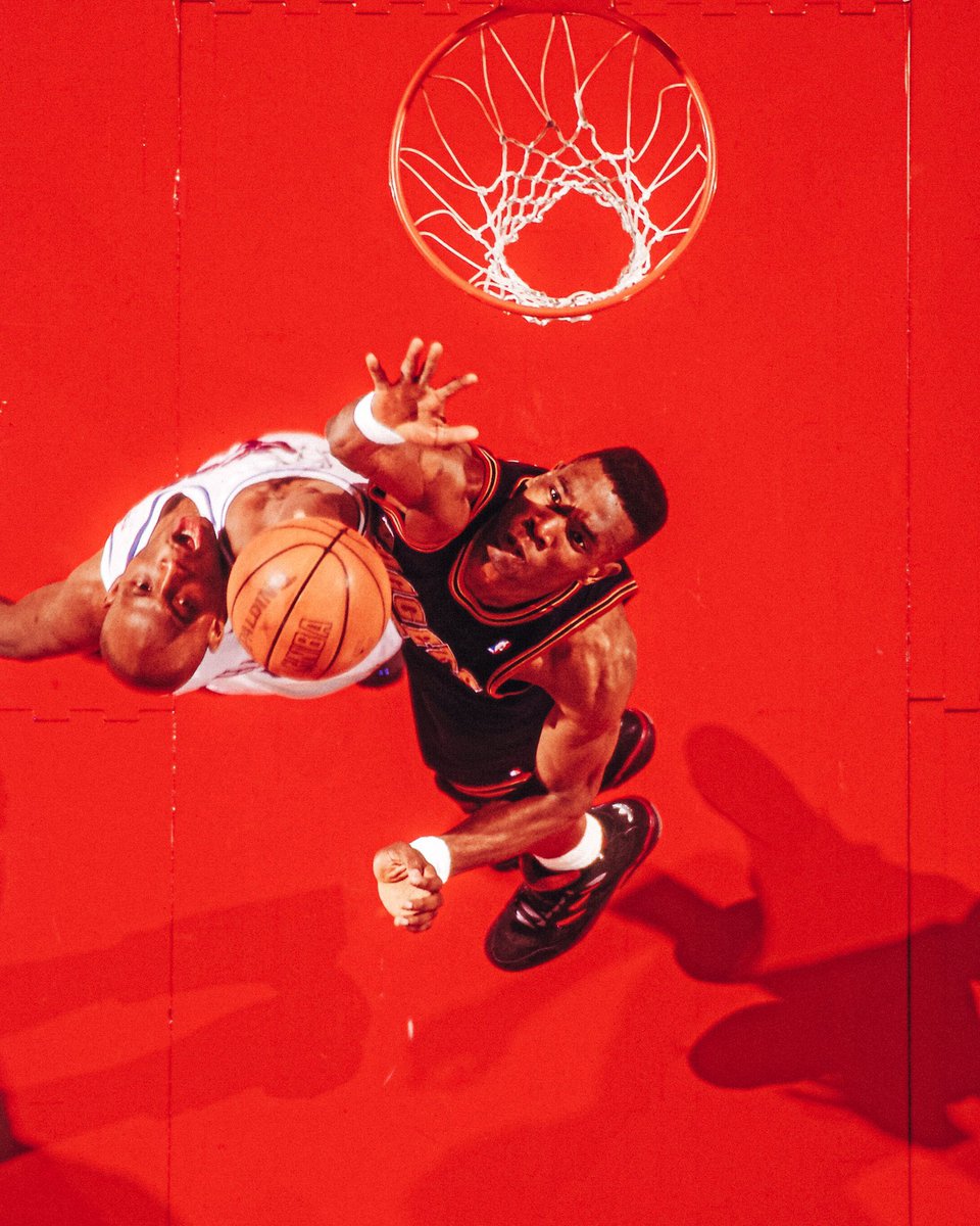 KimKimuntu's tweet photo. #riplegende #MutomboDikembe https://t.co/1F0TXGhRfz