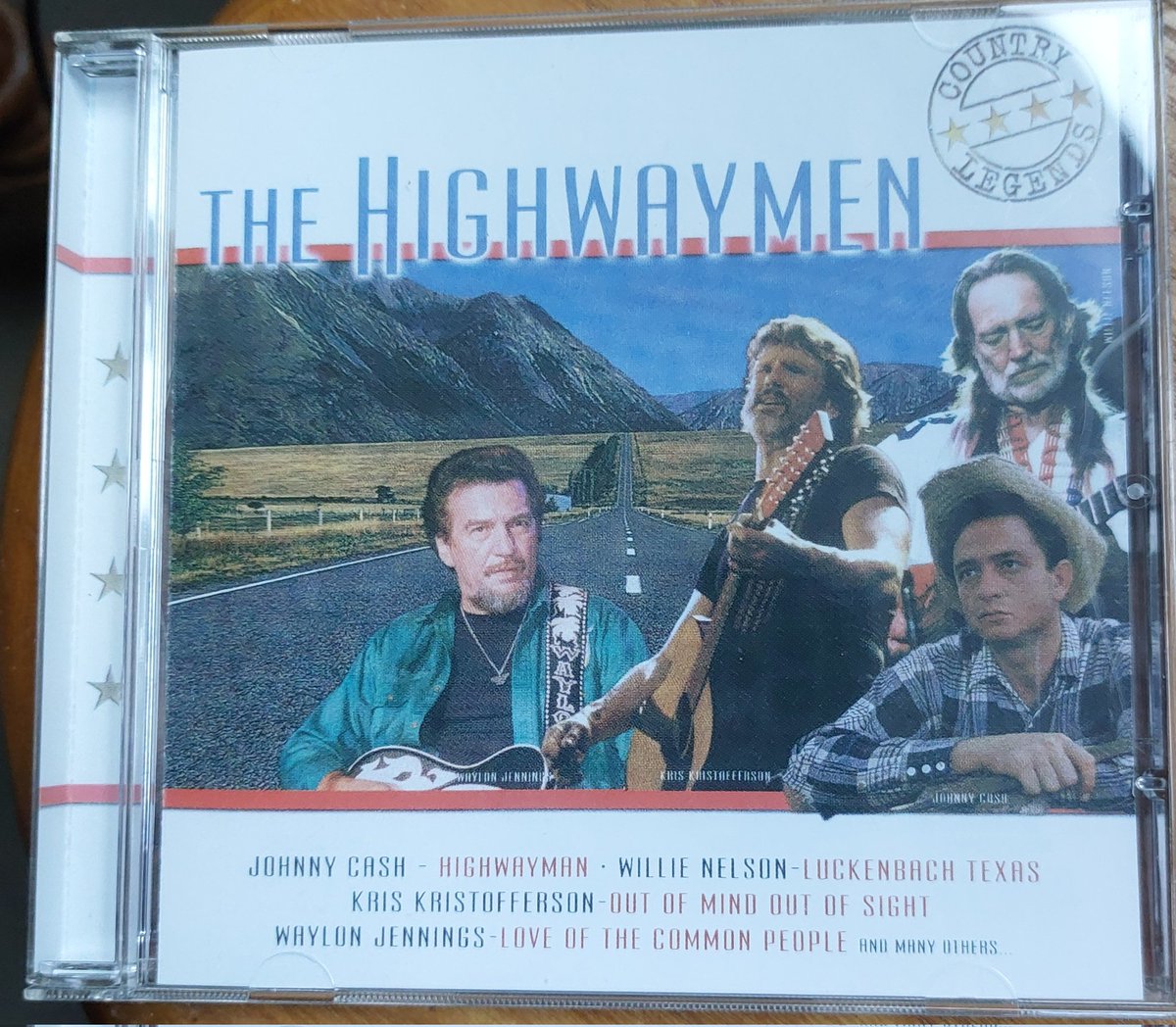 rsroestar's tweet photo. Ter herinnering aan RIP #KrisKristofferson, in @nachtplaten nu #theHighwaymen 🎸😎 #OutOfMindOutOfSight https://t.co/hjytMb9ag9