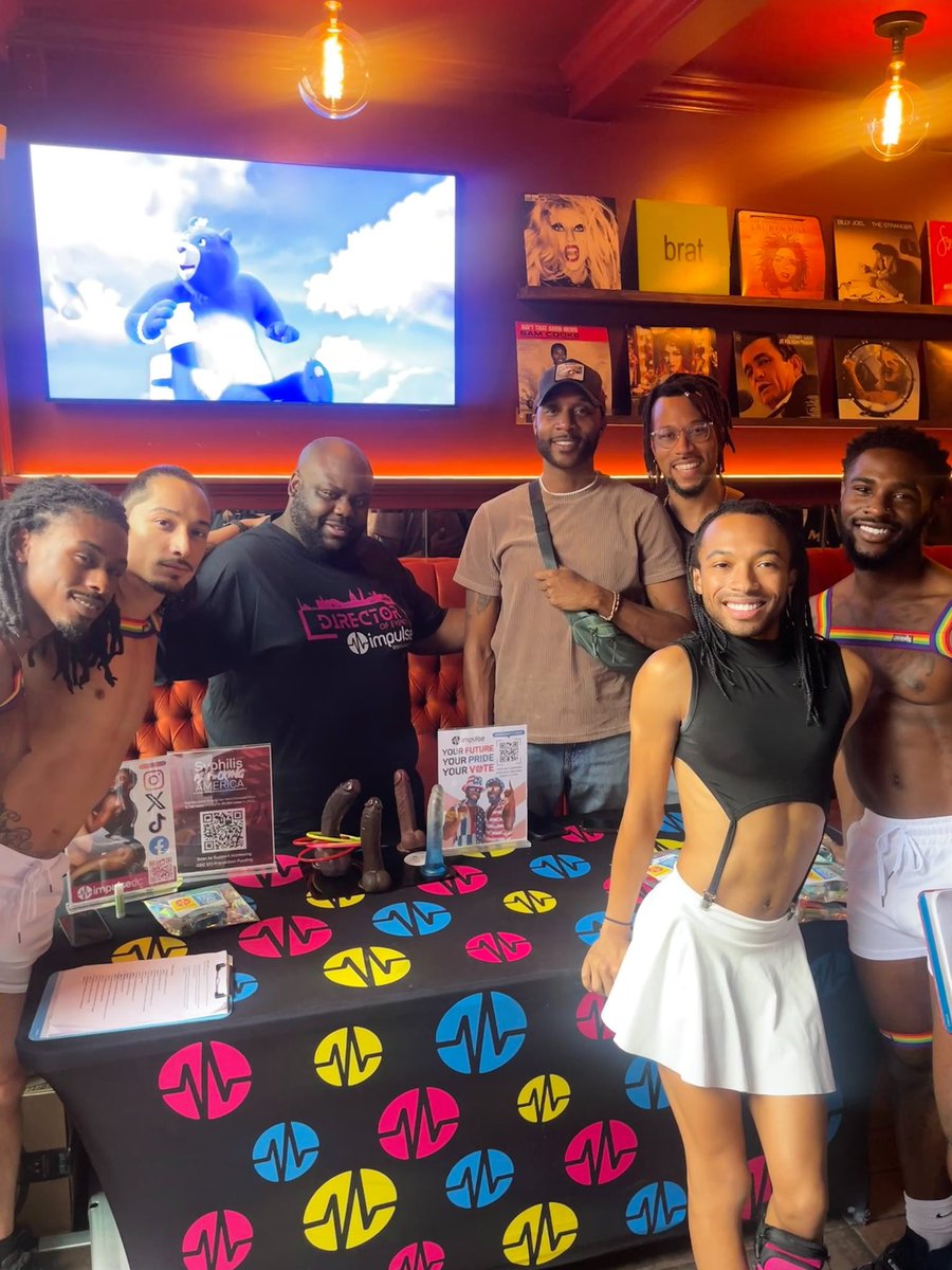 impulsegroupdc's tweet photo. We had a great #SundayFunday with @wearefrolic as they bought their weekend tour to DC! We loved engaging the crowd with photo ops with our models, safer sex advocacy games, & ensuring folks were registered to vote! We look forward to the next one!
#FrolicWeekend #WeAreImpulseDC https://t.co/lUWWVo4Z9g