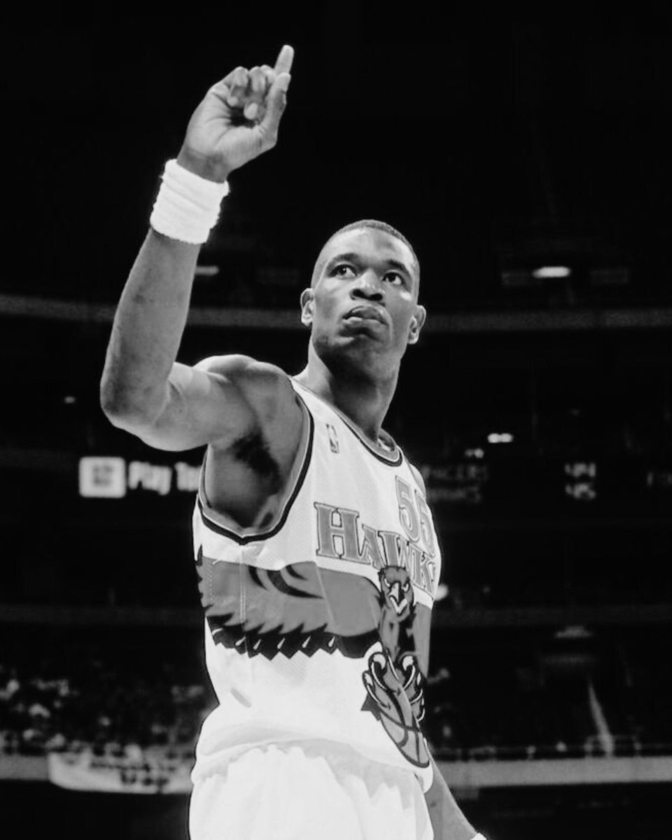 Tresor_Buti's tweet image. Quel gros choc j'ai ressenti dans mon coeur en lisant la triste nouvelle !

Un géant nous a quittés. 
La RDC pleure l'un de ses fils les plus brillants.

Dikembe Mutombo, ce nom sera à jamais synonyme de fierté nationale. 🇨🇩

Merci pour tout, champion. ❤️ #RIPMutombo