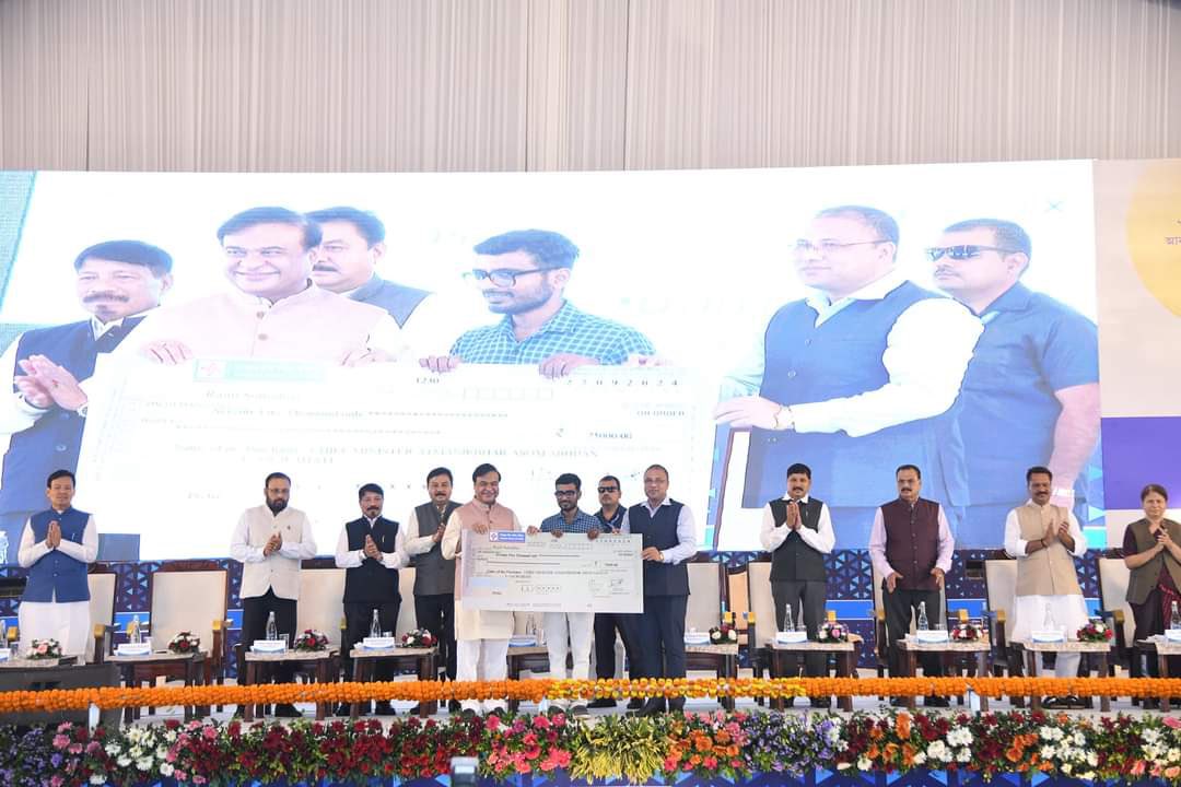 idipluranjan's tweet photo. 'Encouraging Entrepreneurship'

In a huge boost to budding entrepreneurs of Assam, Hon'ble CM Dr @himantabiswa sir ceremomiallly began the Mukhyamantrir Atmanirbhar Asom Abhiyan, kickstarting a new era for the state's economic growth in line with Hon'ble PM Shri @narendramodi ji's vision of #ViksitBharat.

As part of this visionary scheme, more than 25,000 young entrepreneurs selected from various districts across Assam were granted ₹2 lakh (with a ₹1 lakh government subsidy), with 174 skilled entrepreneurs receiving ₹5 lakh (with ₹2.5 lakh in government assistance).

This historic initiative will help the entrepreneurs to set up their businesses and engage others as well, thereby fulfilling HCM's goal to create 'job givers' in Assam.