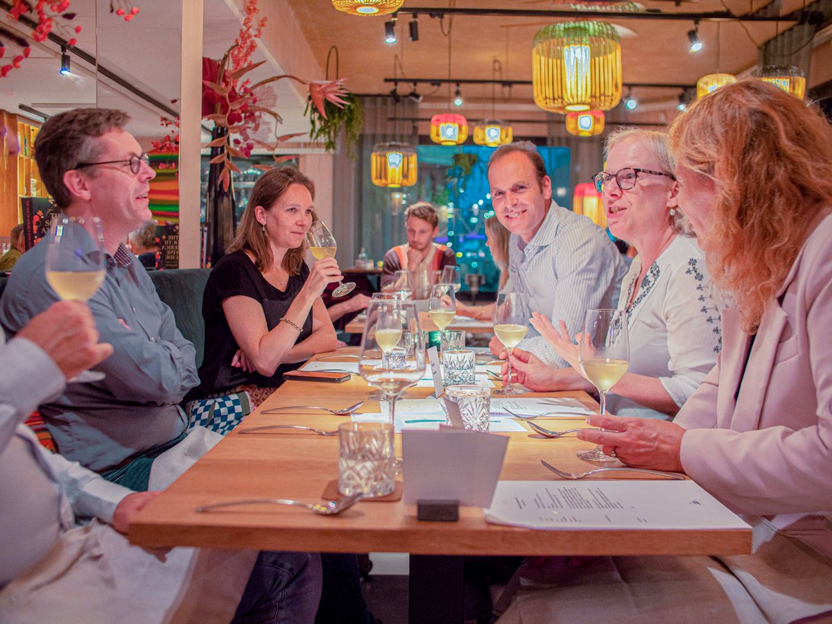 MRE_Bolivia's tweet photo. Nota de Prensa | Vinos y singanis bolivianos se lucen en el restaurante Nazka de Ámsterdam
🔗 https://t.co/cB2Oq8N9eb

📷 Pablo Alane

#DiplomaciaDeLosPueblos #PorLaVida
#UnidosRumboAlBicentenario https://t.co/23QwRgStCx
