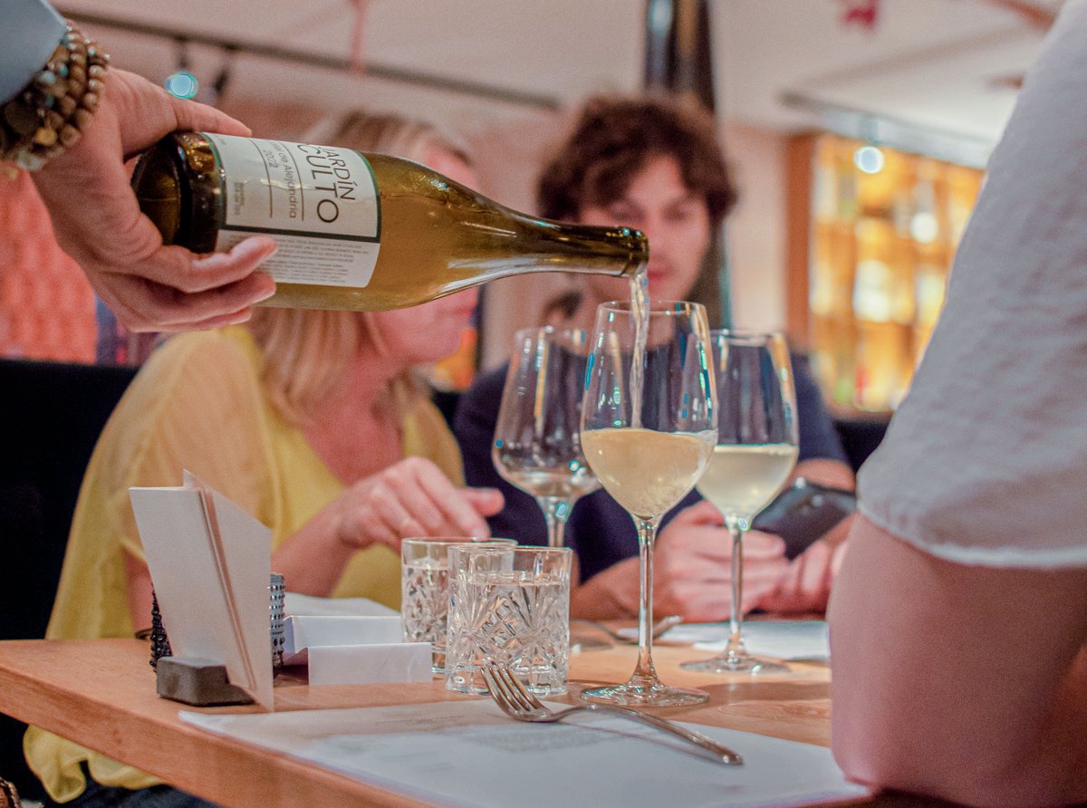 MRE_Bolivia's tweet photo. Nota de Prensa | Vinos y singanis bolivianos se lucen en el restaurante Nazka de Ámsterdam
🔗 https://t.co/cB2Oq8N9eb

📷 Pablo Alane

#DiplomaciaDeLosPueblos #PorLaVida
#UnidosRumboAlBicentenario https://t.co/23QwRgStCx