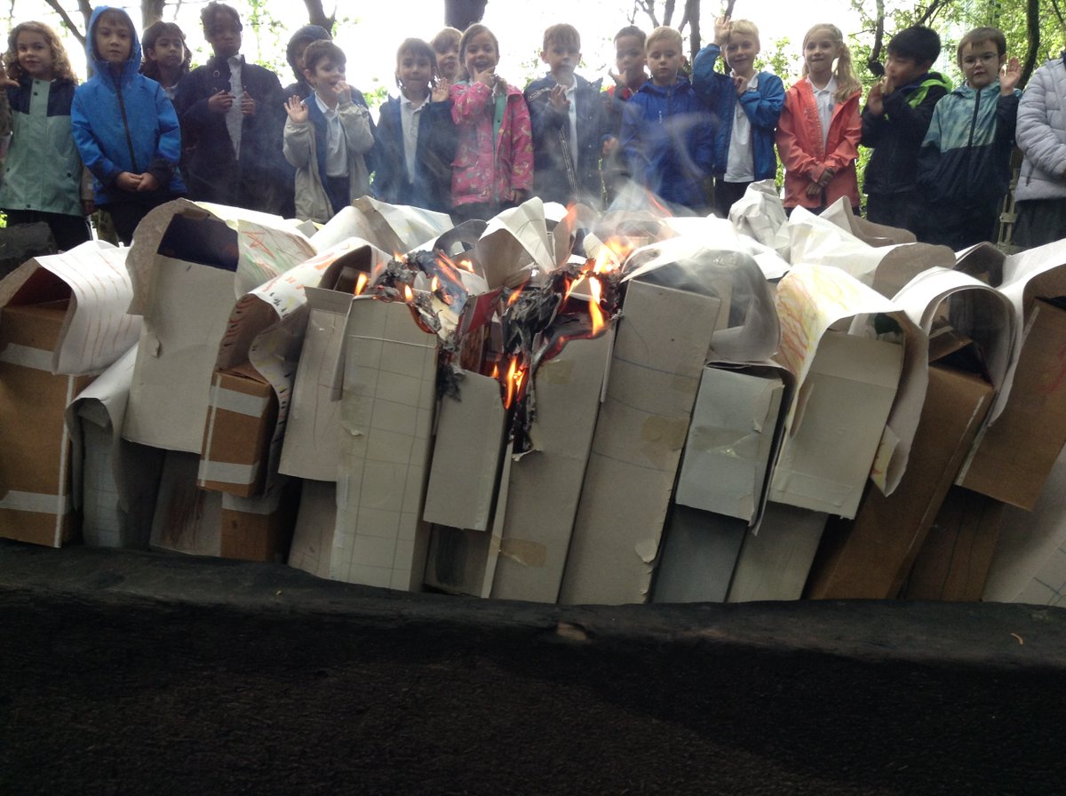 HillsideYr2's tweet photo. We  built our model of 17th Century London and watched as the fire spread, devouring its way through house after house. https://t.co/Xfim044bnx