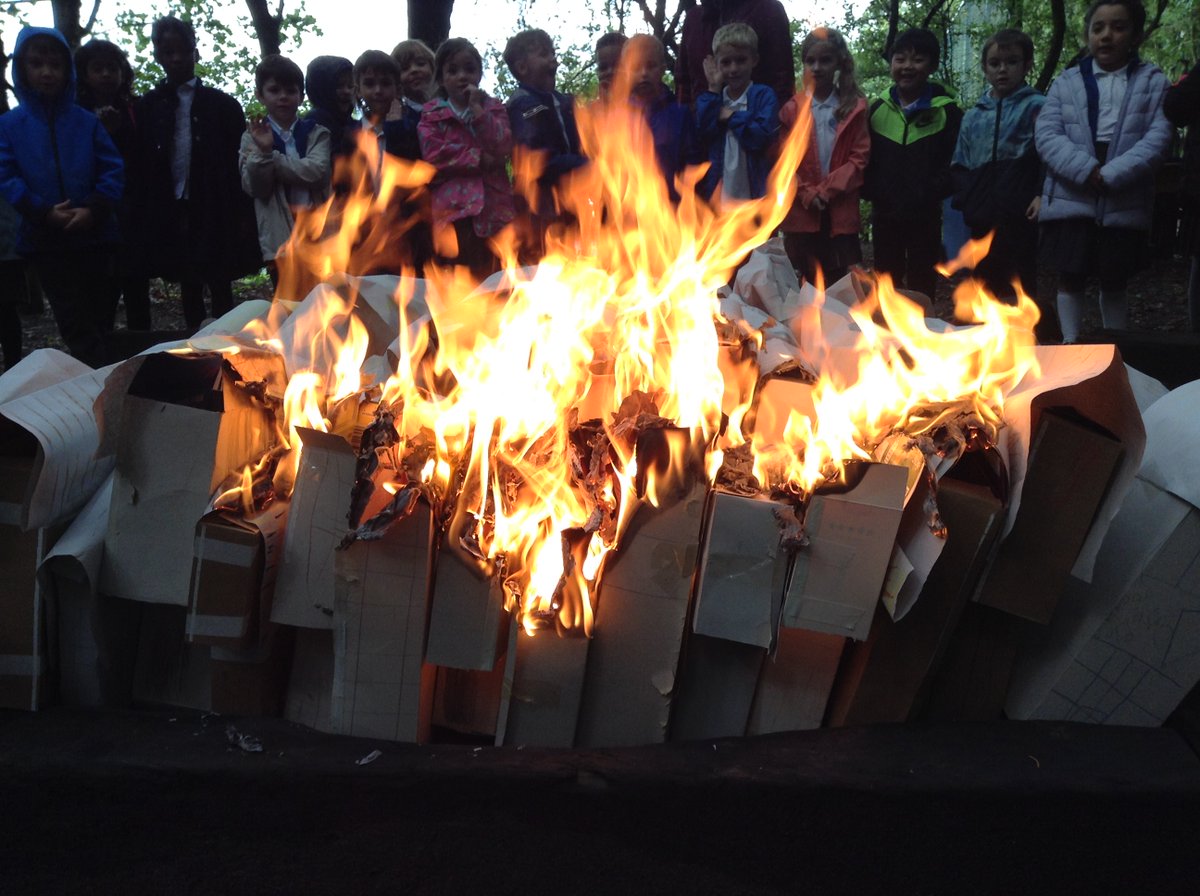 HillsideYr2's tweet photo. We  built our model of 17th Century London and watched as the fire spread, devouring its way through house after house. https://t.co/Xfim044bnx