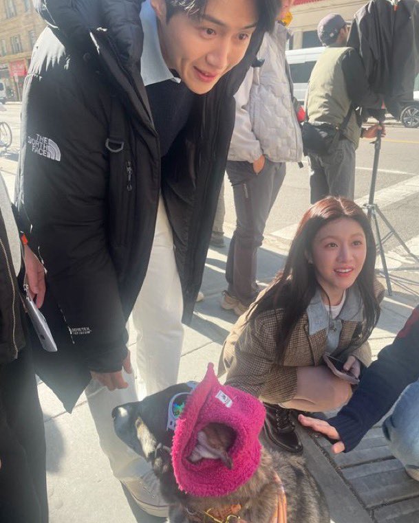 seonhocorndog's tweet photo. seonho : “she’s an actress with a nice personality. she’s responsible especially with the atmosphere during filming”

younjung : “The filming has been fun. Kim Seonho oppa has a similar sense of humor and often showers me with praise”

I LOVE THEM 😭😭😭😭😭😭😭😭 https://t.co/hpp4egJUFz