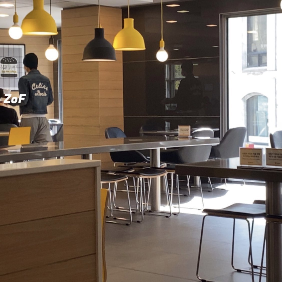 정우 저를어떻게아세요 이러면서 신기해하더니 햄버거들고 저벅저벅걸어갓단 썰이 젤웃김