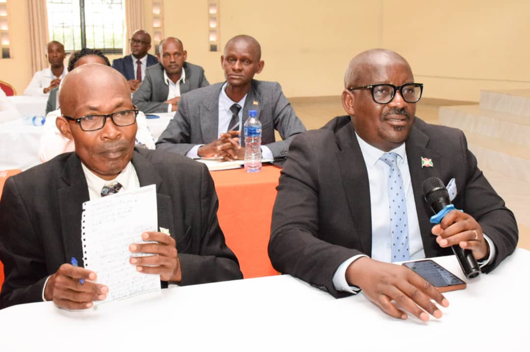 CNC_BURUNDI's tweet photo. Le CNC se réjouit d'un échange fructueux avec responsables des médias et représentants des associations des journalistes. Ils ont convenu de maintenir le contact et renforcer la collaboration pour une bonne couverture médiatique des élections et activités de la vision 2040-2060 https://t.co/4d8Z2Zt4AT
