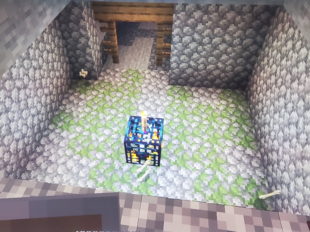 minecraft_coro's tweet image. 🆕️マイクラ108日目😃
廃坑にスポ部屋があるのはもう珍しくないのかぁ！？

深層岩以外のダイヤ久しぶりに見つけて珍しくは無いのに懐かしくて撮っちゃっいましたw
#マインクラフト
#マイクラ統合版