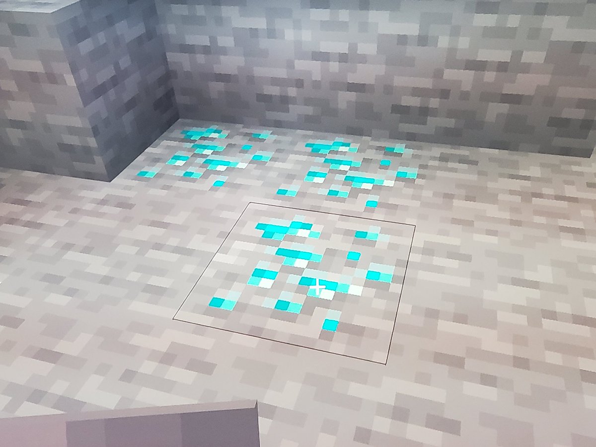 minecraft_coro's tweet image. 🆕️マイクラ108日目😃
廃坑にスポ部屋があるのはもう珍しくないのかぁ！？

深層岩以外のダイヤ久しぶりに見つけて珍しくは無いのに懐かしくて撮っちゃっいましたw
#マインクラフト
#マイクラ統合版