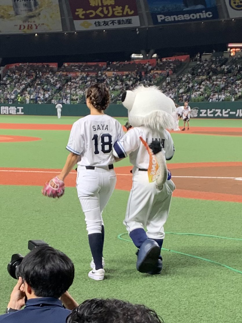 saya_nomura's tweet image. コシヒカリ⭐️パワー💥🍚ストライク🎯💪🏼😎
西武ライオンズの始球式を務めさせていただきました！南魚沼市を代表して、忘れられない経験をありがとうございました！🤲🏼🙇🏻‍♀️🤍
Honored to throw the ceremonial first pitch for the Seibu Lions! On behalf of representing the city of Minamiuonuma!