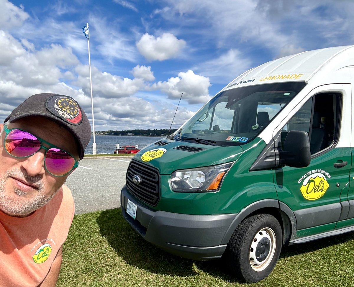 Centazzo's tweet image. Do you want to taste the soul of Rhode Island? Come by Colt State Park in Bristol and enjoy a #Dels 
#lemonade 
Use code word: “Minifan” for a special surprise.