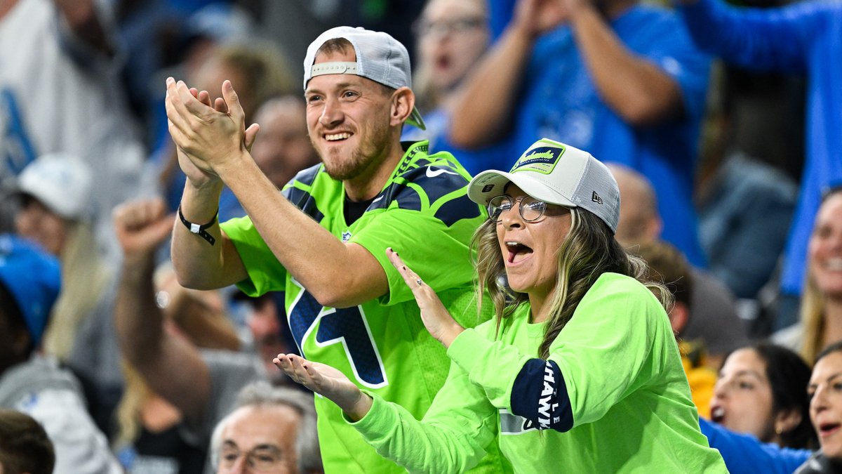 12s's tweet image. Need the energy brought to a 12 tonight. 🔋