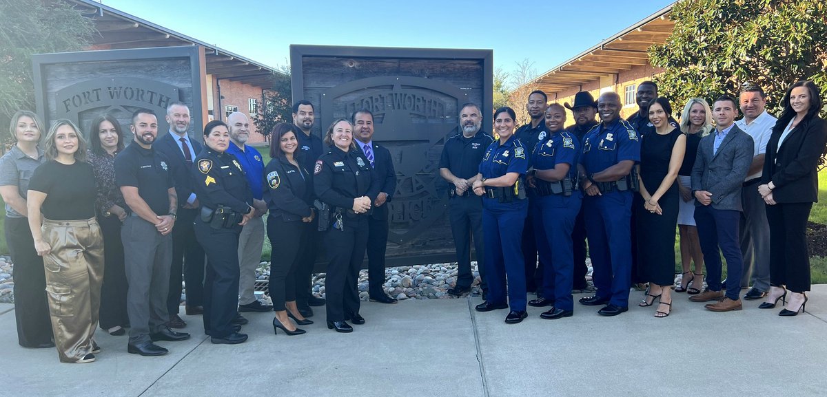 Congratulations to all the students who successfully completed the <a href="/FBILEEDA/">FBI-LEEDA</a> Media and Public Relations course in Fort Worth, TX!

This outstanding group is set to shape the future of communication.

Click the link for more information on the course, 
fbileeda.org/page/MediaPubR…