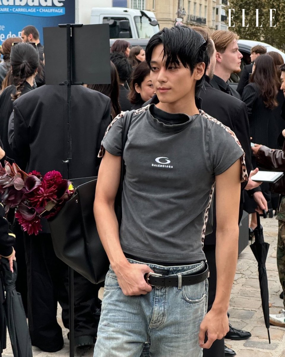 ฮอตเกินต้าน! หนุ่ม JUYEON วง <a href="/IST_THEBOYZ/">더보이즈(THE BOYZ)</a> ปรากฏตัวที่แฟชั่นโชว์ของ Balenciaga คอลเล็กชั่น Summer 2025 พร้อมลุคสุดเท่ขโมยหัวใจ ก่อนร่วมชมโชว์ในเวลาเที่ยงคืนนี้

#ELLEThailand 
#Balenciaga
#JUYEONxBalenciaga  
#JUYEON #주연 
#TheBoyz #더보이즈