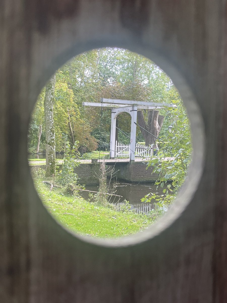 Mooigrunnen's tweet image. Schiere dag vandoag ☀️

Wandelen door het Westerkwartier, start in Aduarderzijl bij de oude sluis en het Reitdiep. Via Feerwerd naar de Allersmaborg. Voor de #walnoten, die nu voor het oprapen liggen! 🍂

#mooigrunnen #mooigrunneninbeeld
