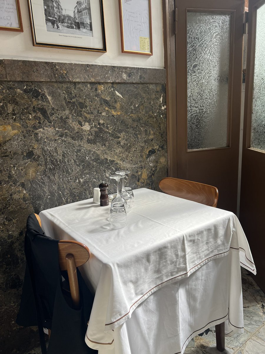 1870La's tweet photo. Tavolo Cantina, ogni tavolo un nome #tradizioni #lamatricianadal1870 #asslocalistoriciditalia #localistoriciditalia #ristorantestorico #historicalplace #traditionalromanrestaurant #italianrestaurant #ristorantiroma #romerestaurant https://t.co/sN2RFqFVXM
