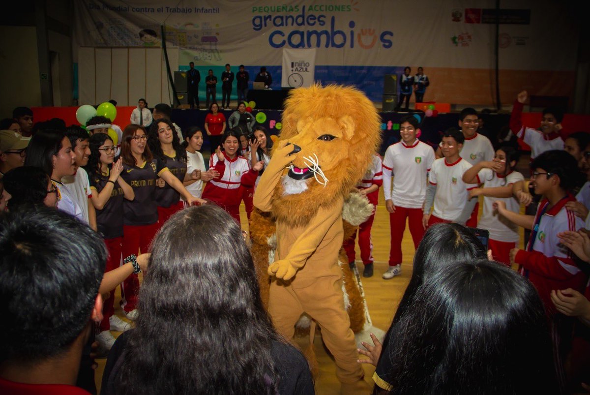 academiadedj's tweet photo. Estuvimos en la “Fiesta de la juventud” evento organizado por el Colegio Emblemático Ricardo Bentín 🎶🎧
Hicimos bailar a todos los alumnos 🥳🌤️ #evento #dj #academia https://t.co/sUkOaoeNML