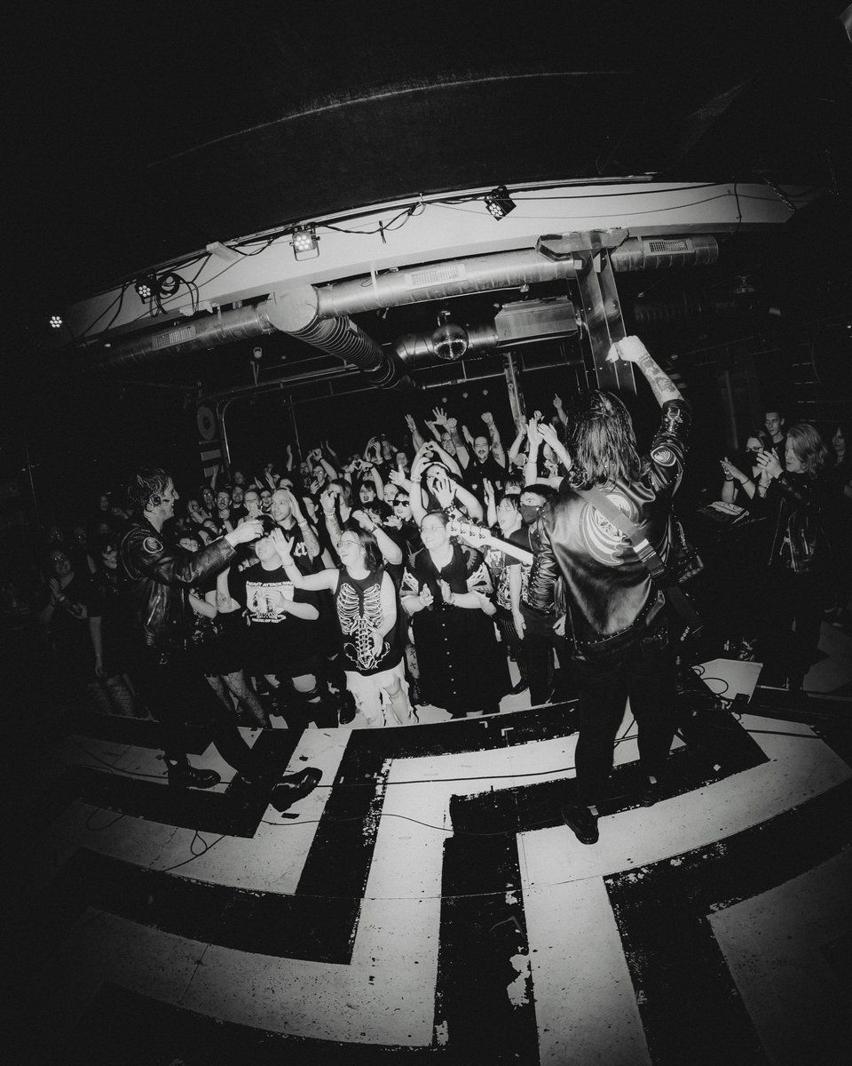 C R E E P E R tweet media