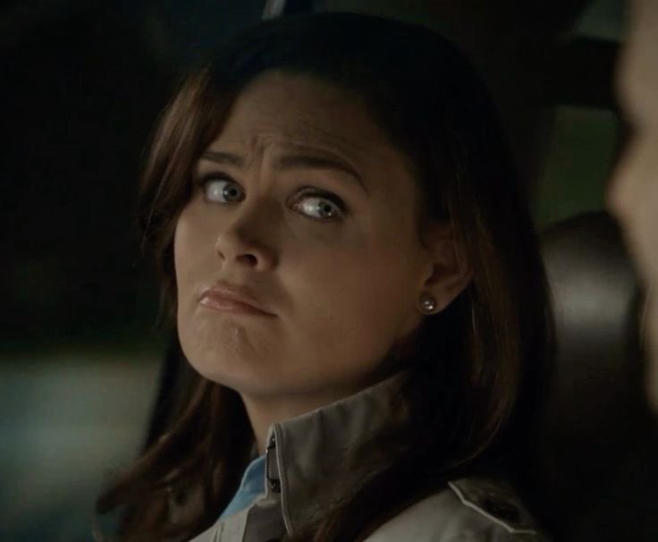 “shes so insane for this” and it’s literally just dr temperance brennan making this cute facial expression