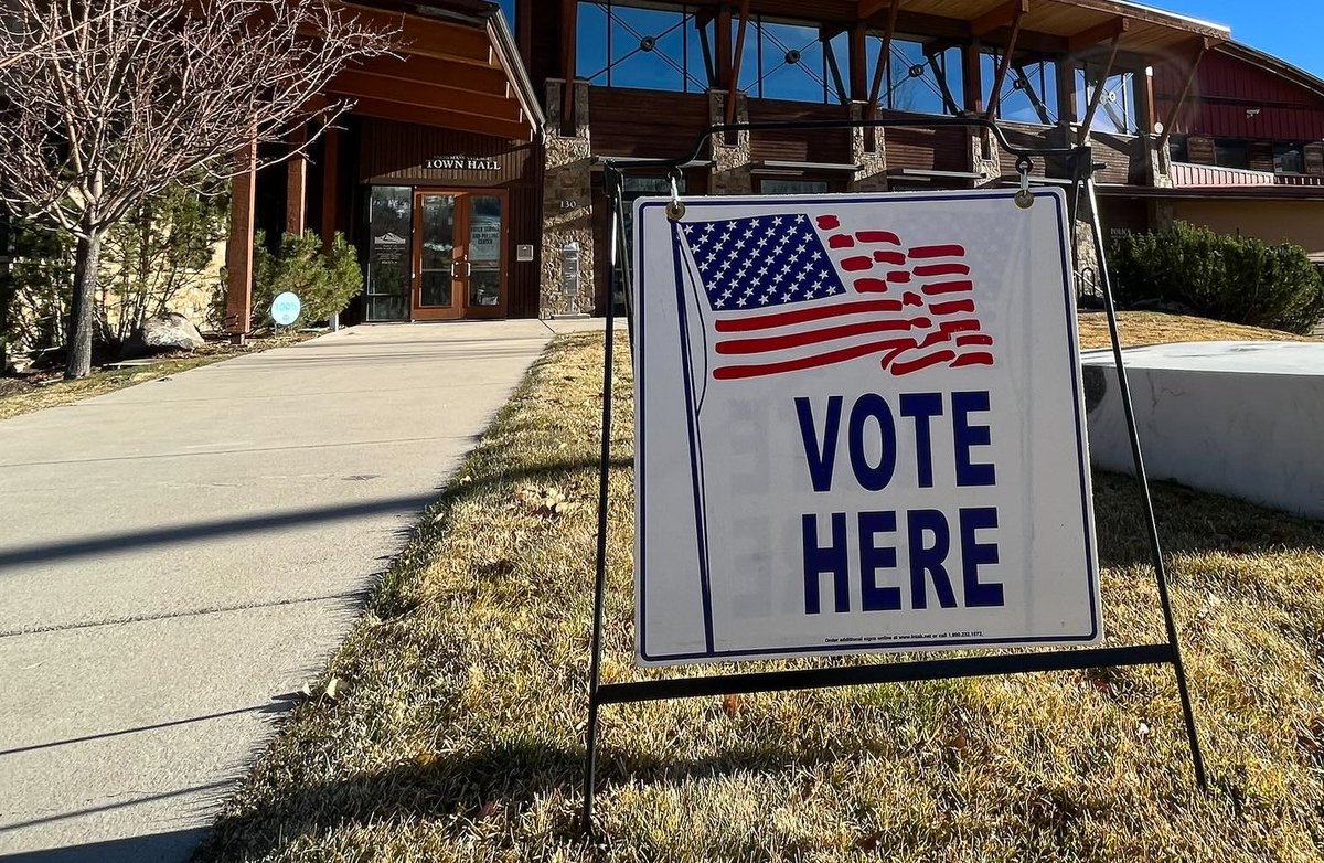 Looking for election information?

Head to tosv.com/190/Elections for information on Town Council candidates, the ballot question, and other election updates.