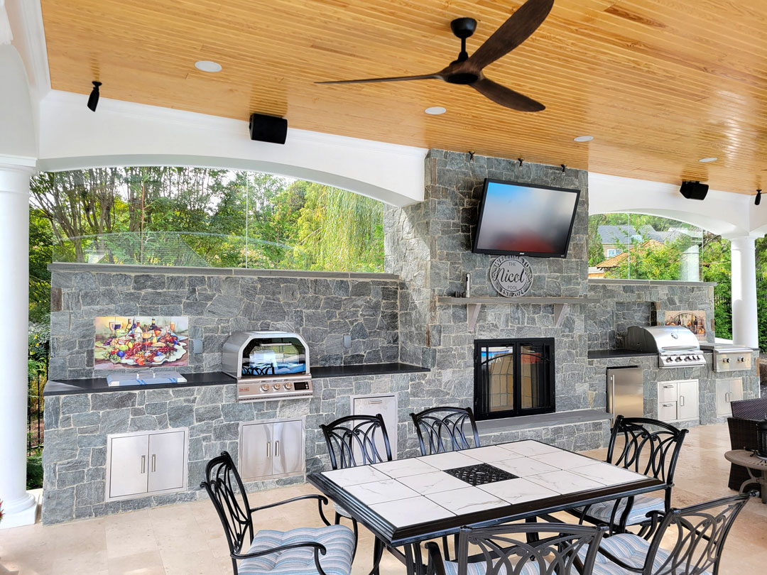 abcglassinc's tweet image. Say hello to your new favorite outdoor accessory! Our partition glass not only adds a touch of elegance to your outdoor space, but also provides privacy and protection from the elements. Perfect for dining al fresco or lounging in style. #outdoorliving #partitionglass #elegance