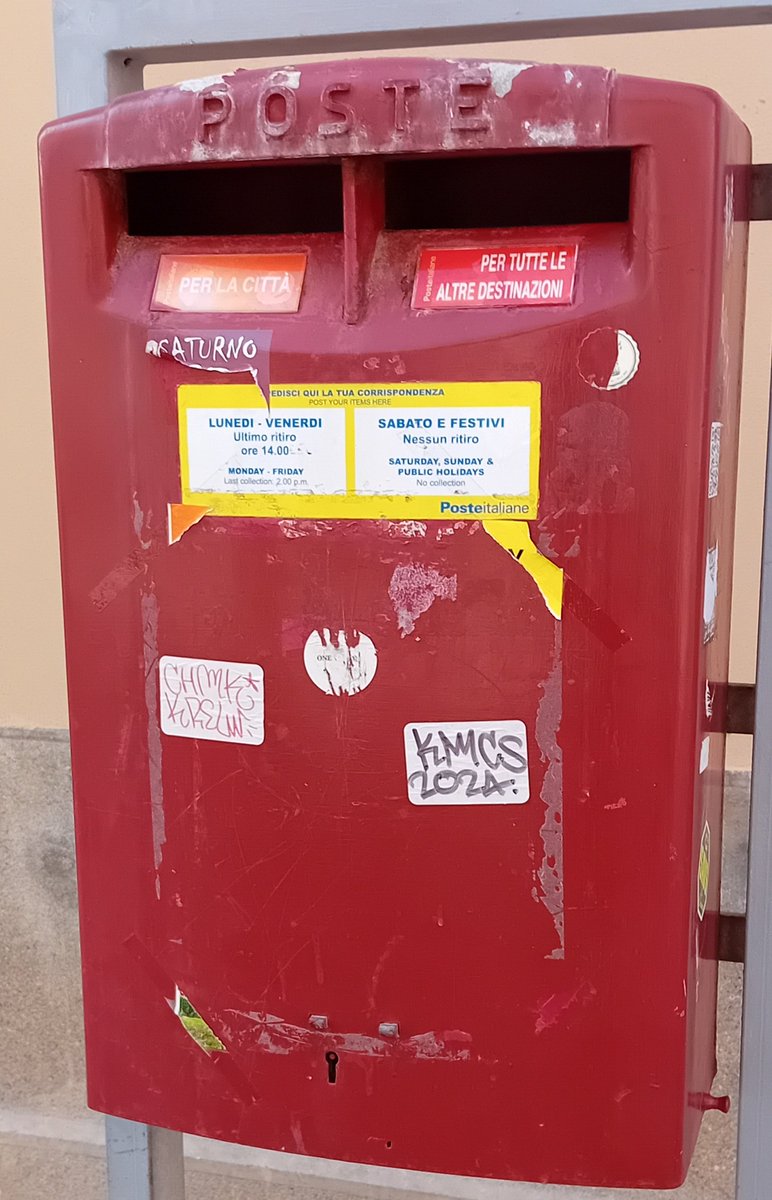 gwilty200's tweet photo. And some beat up Italian postal infrastructure. Almost impossible to buy a francobolo...postage stamp https://t.co/lZ6ECL3DHp