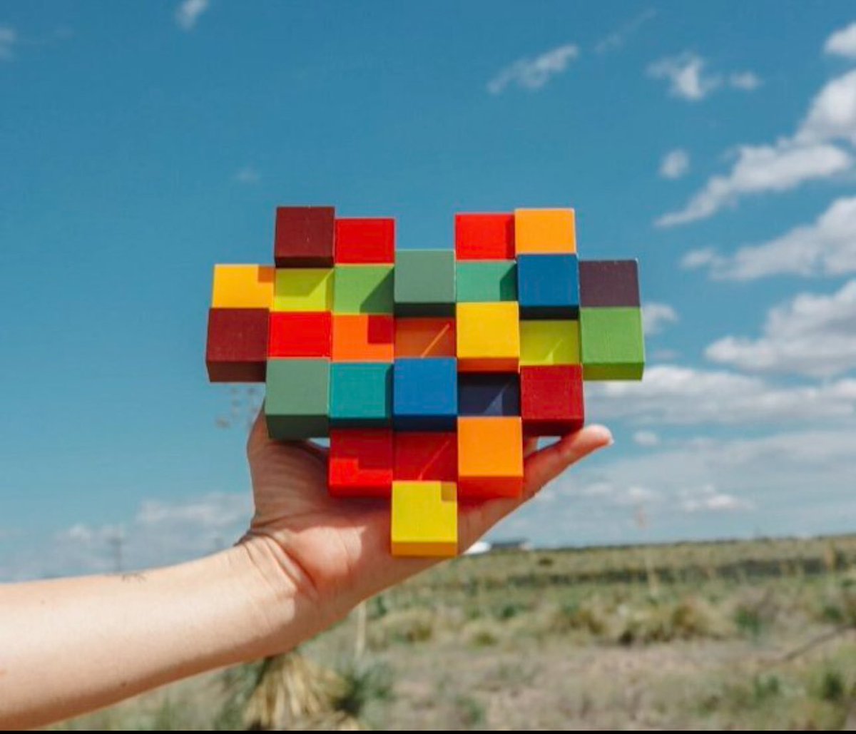 JordanLyall's tweet image. Today marks the final day for Prohibition.art and the last opportunity to mint a Heart + Craft.

As part of this closure today, @ArtOnBlockchain and I will each be minting 1,000 pieces for our personal collections. 

@generativegoods will receive the balance they’ve…